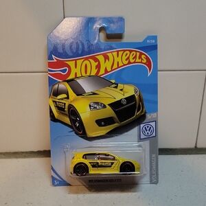 2008 Hot Wheels Volkswagen Golf GTI Yellow 5/10 19/250